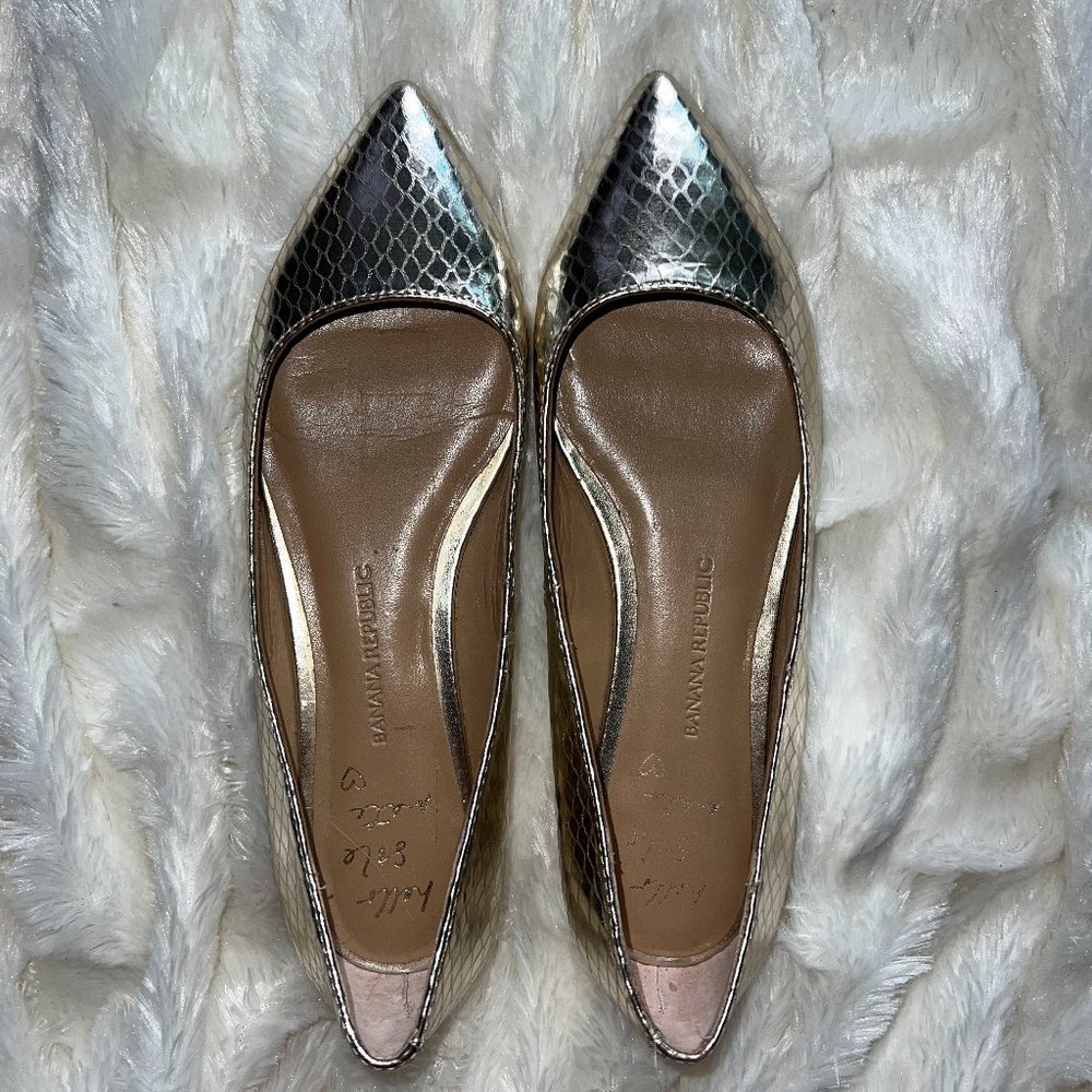 Rare - Banana Republic gold flats